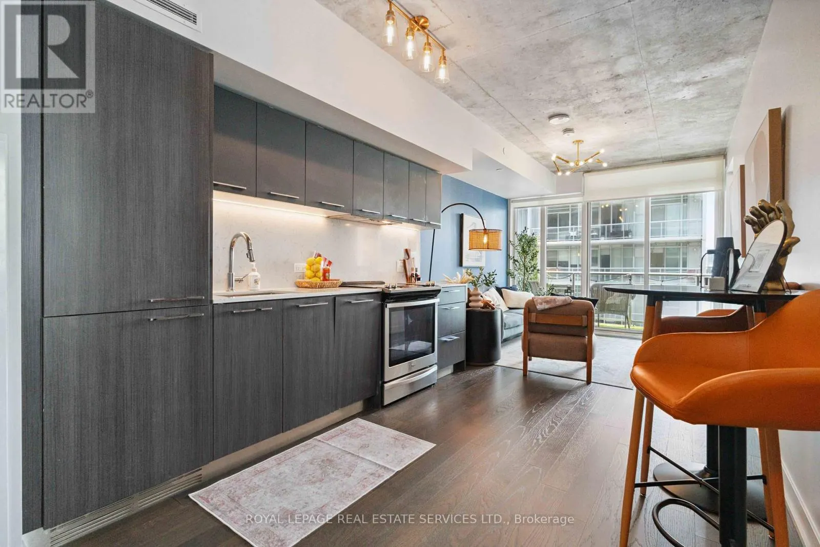 810 - 25 BASEBALL PLACE