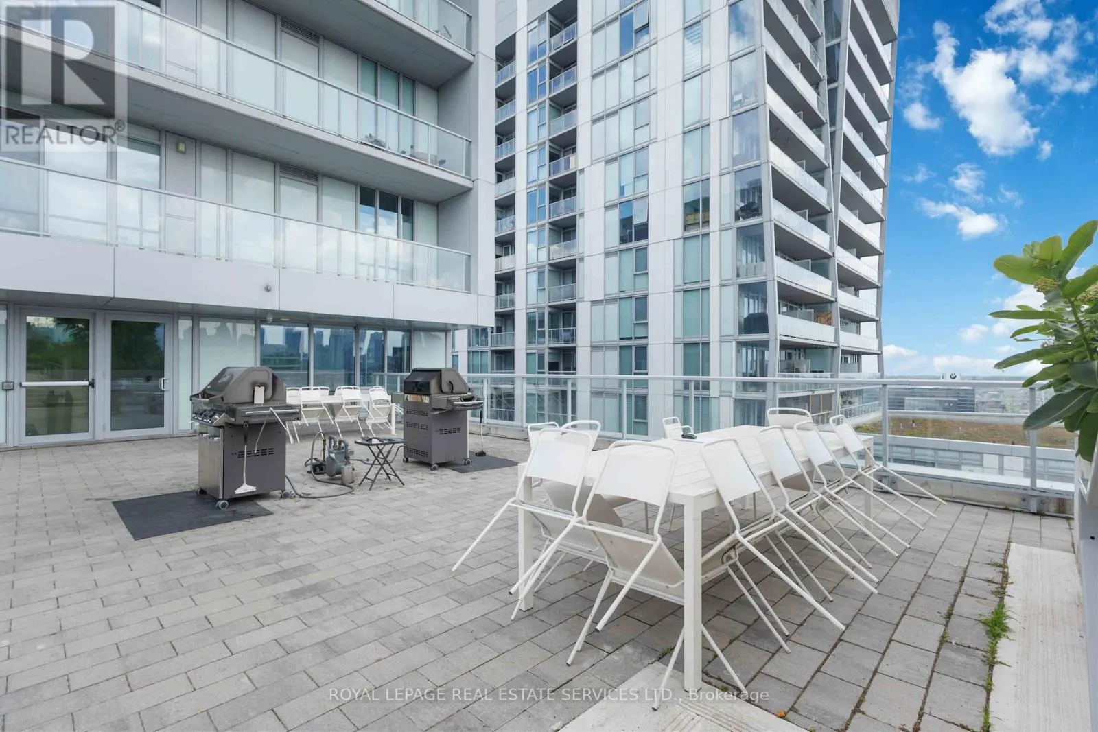 810 - 25 BASEBALL PLACE