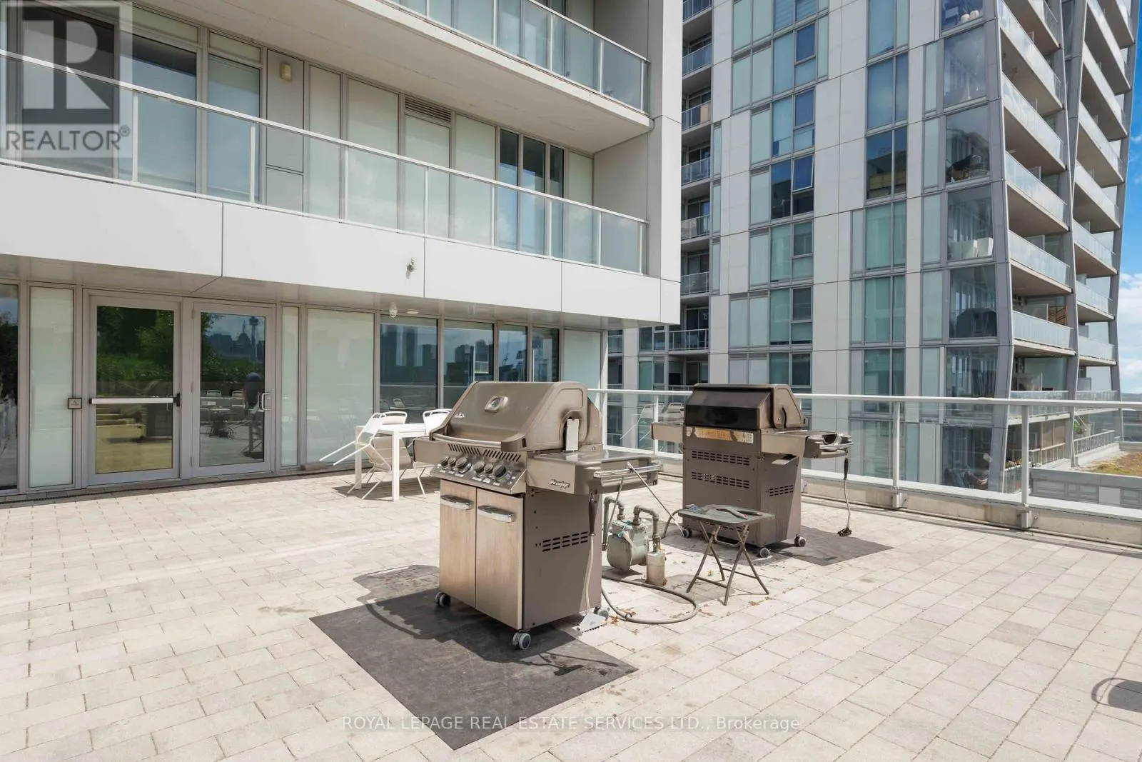 810 - 25 BASEBALL PLACE