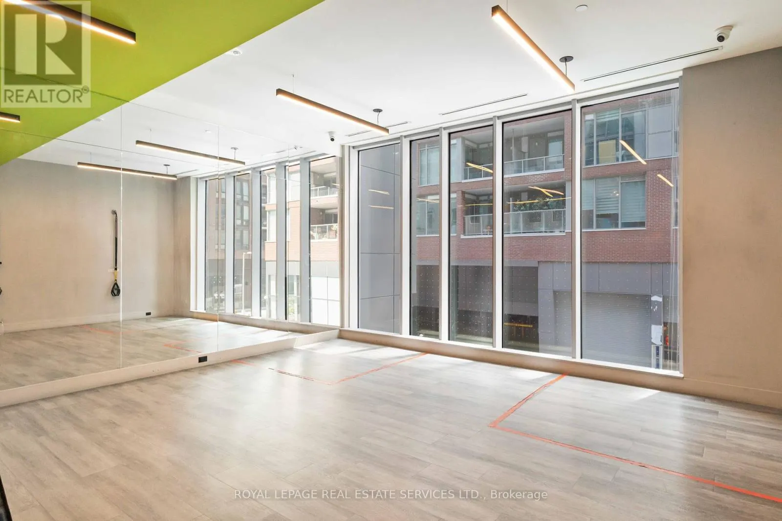 810 - 25 BASEBALL PLACE