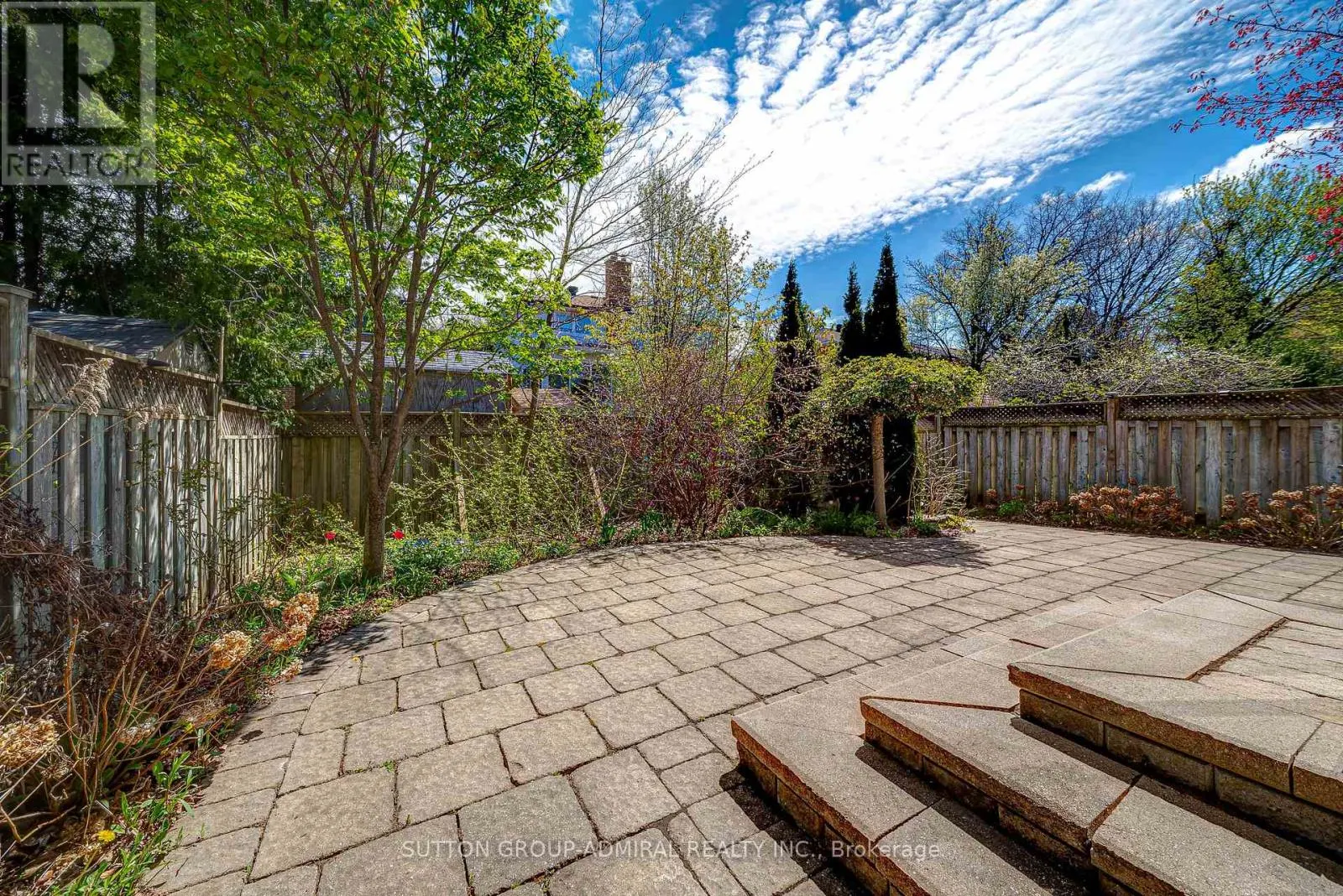 31 ACARA COURT