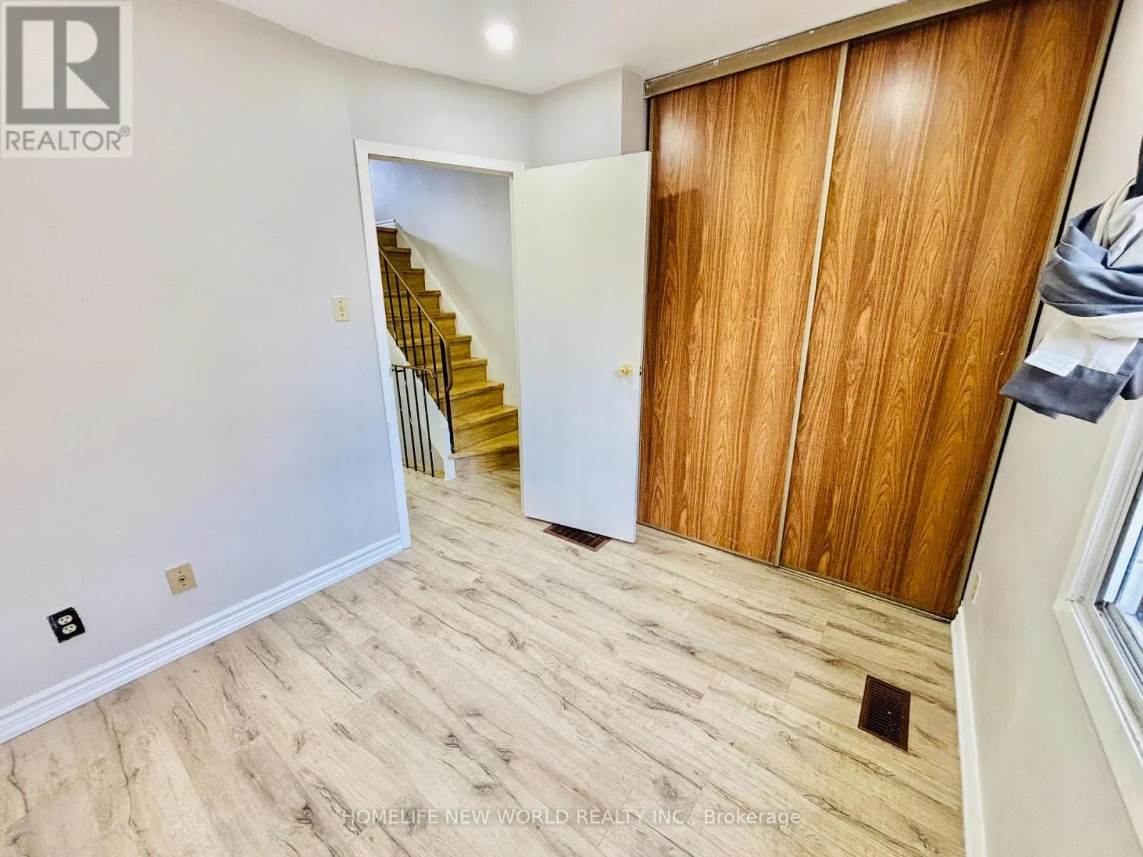 206 - 275 BROADVIEW AVENUE