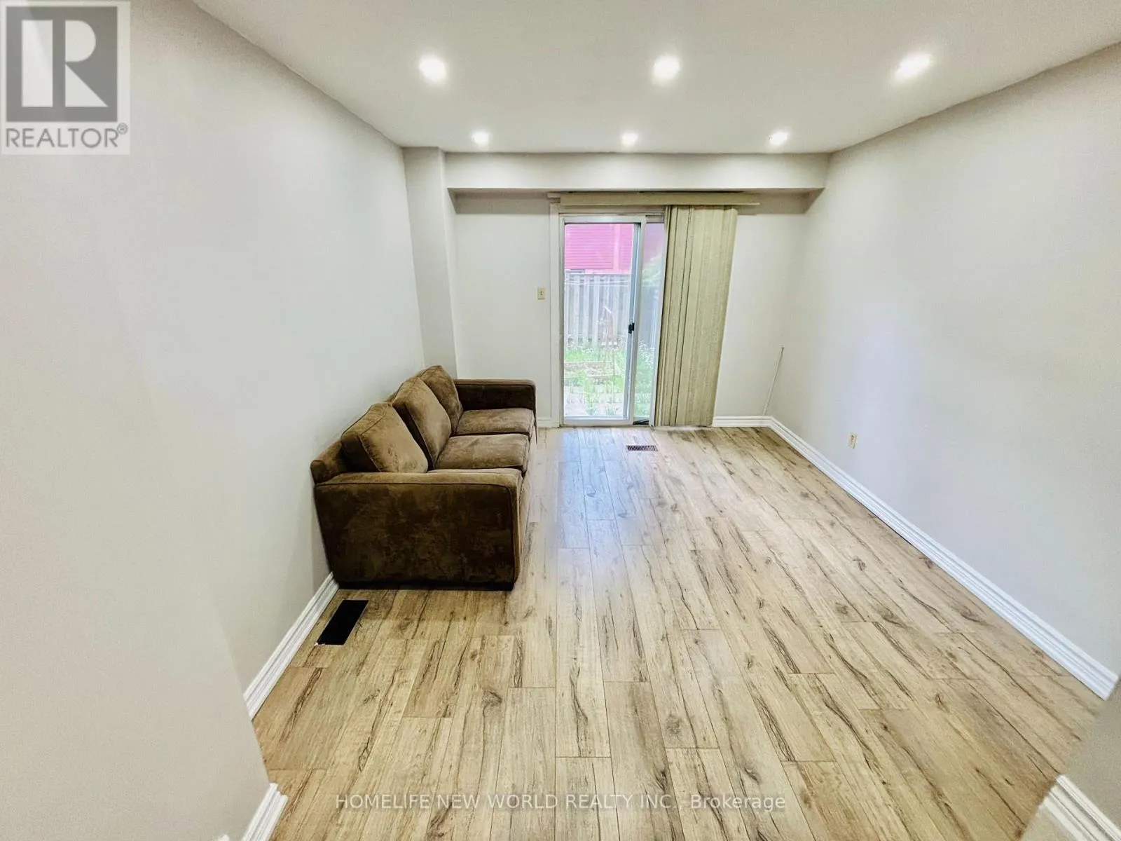206 - 275 BROADVIEW AVENUE