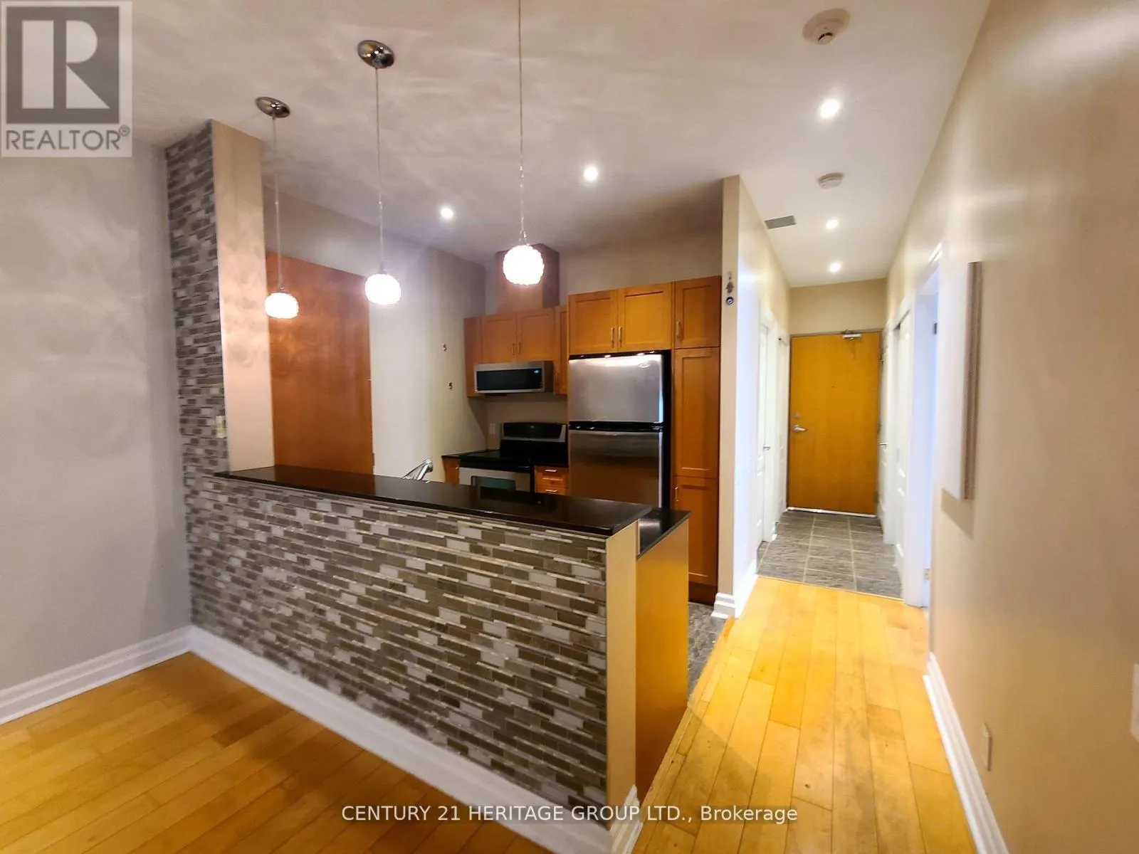 416 - 44 BOND STREET W