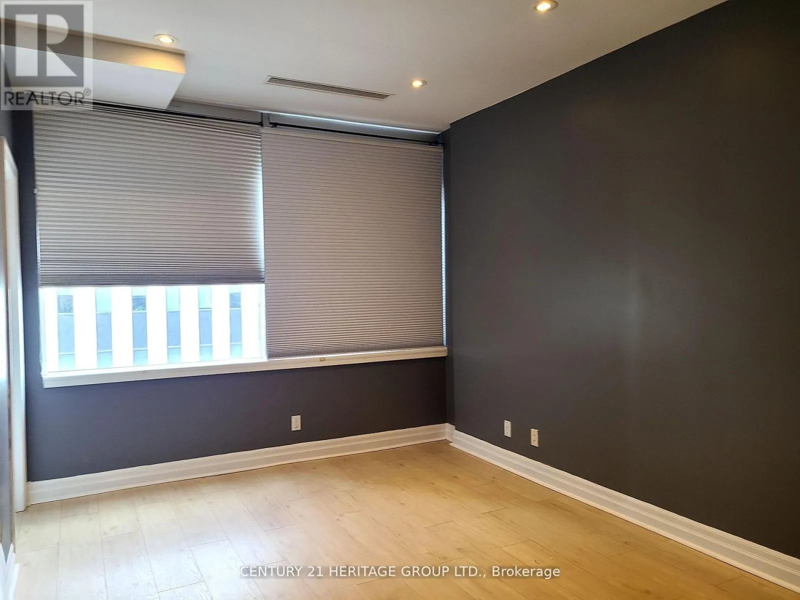 416 - 44 BOND STREET W