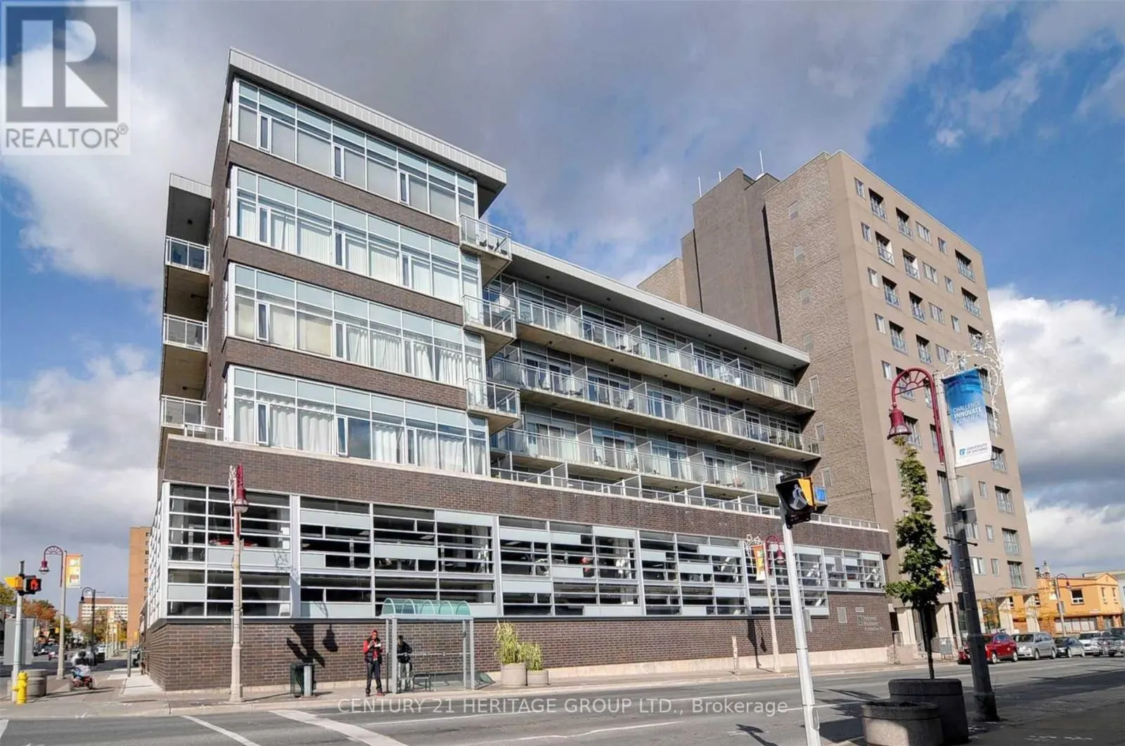 416 - 44 BOND STREET W