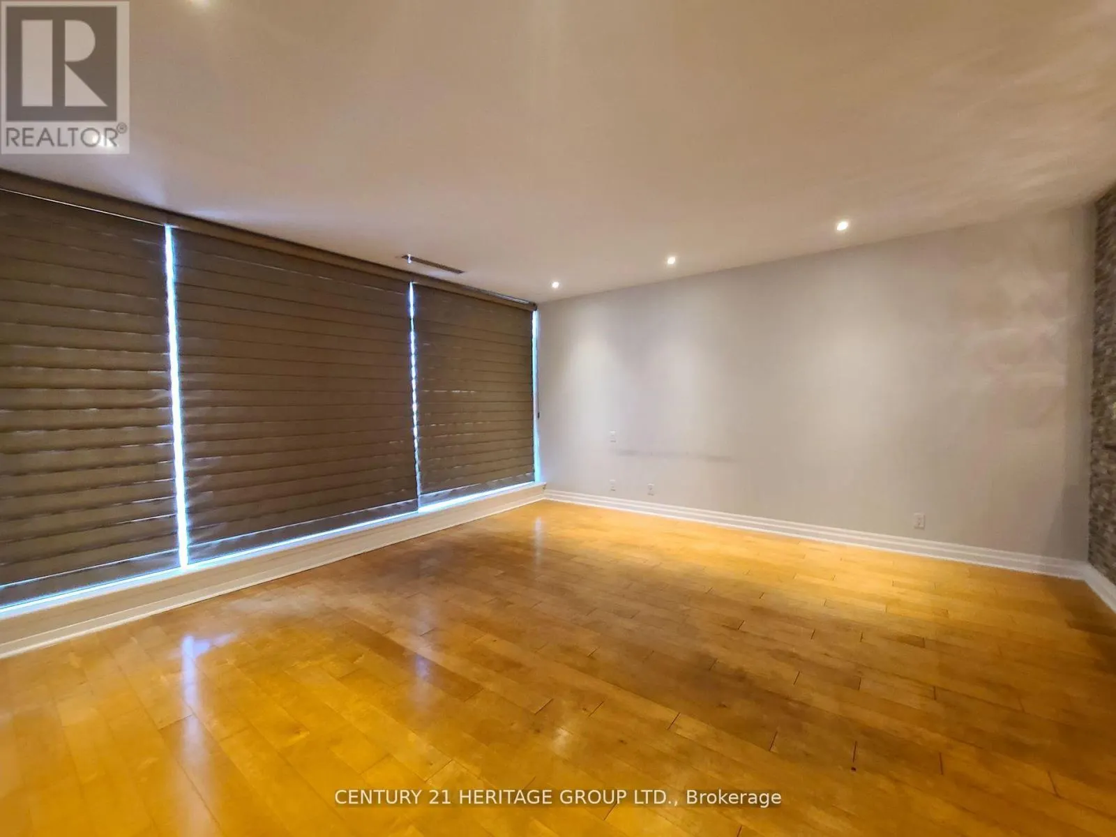 416 - 44 BOND STREET W