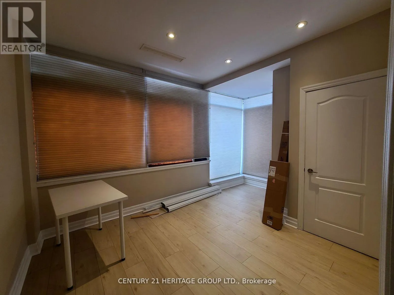 416 - 44 BOND STREET W