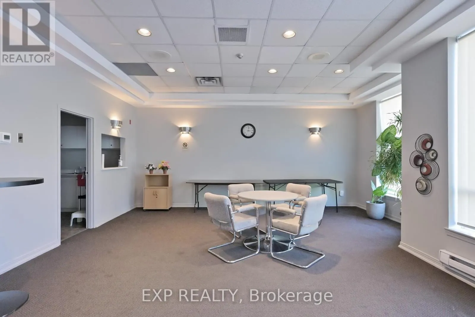 711 - 711 ROSSLAND ROAD E