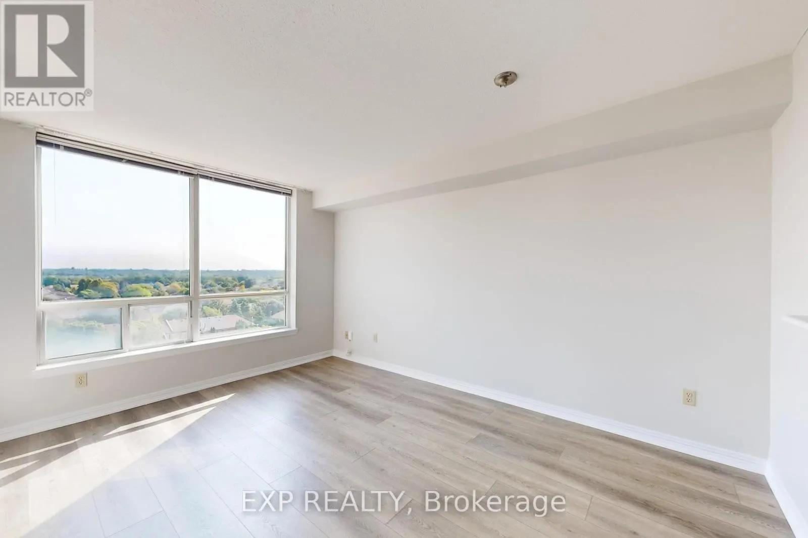 711 - 711 ROSSLAND ROAD E
