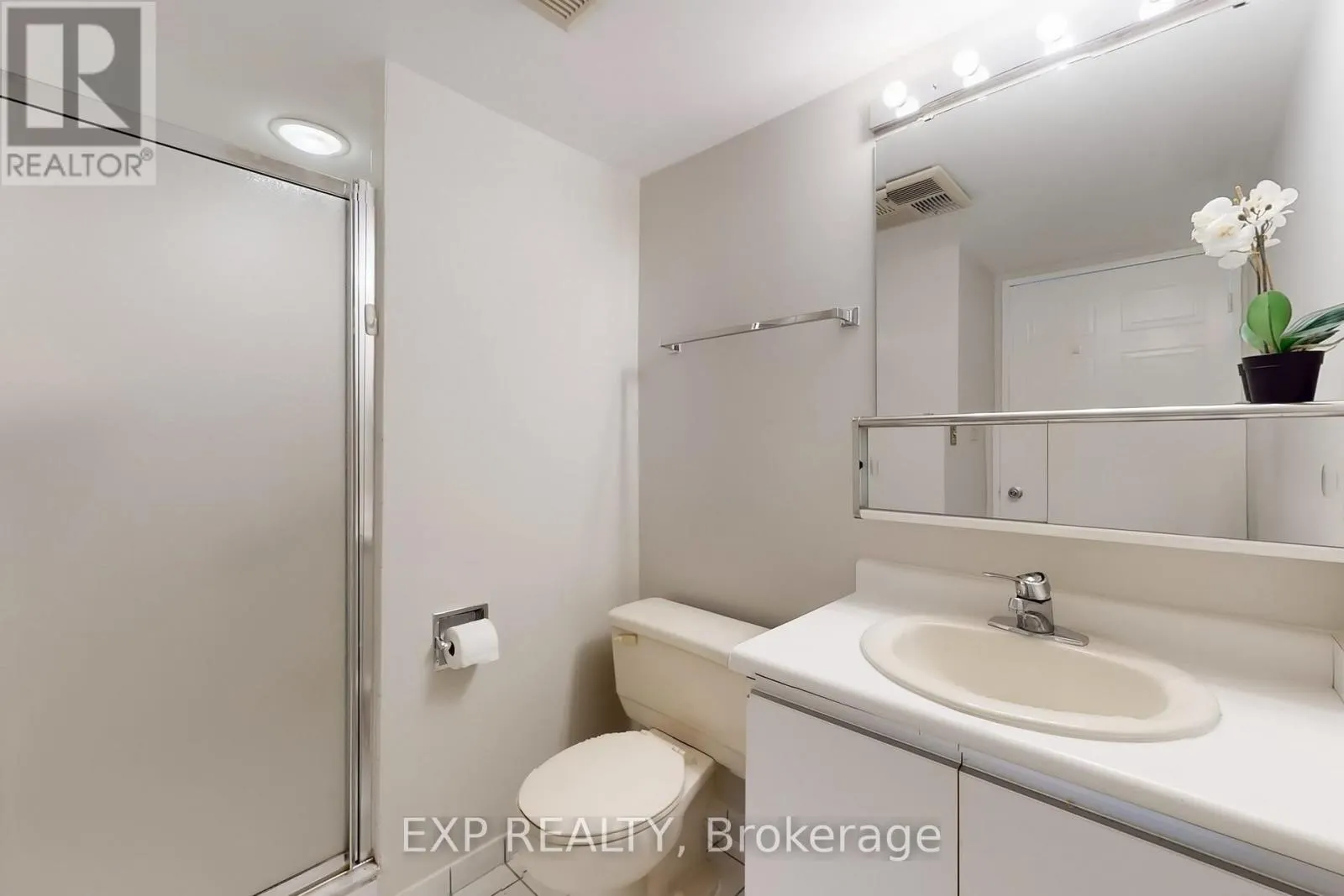 711 - 711 ROSSLAND ROAD E