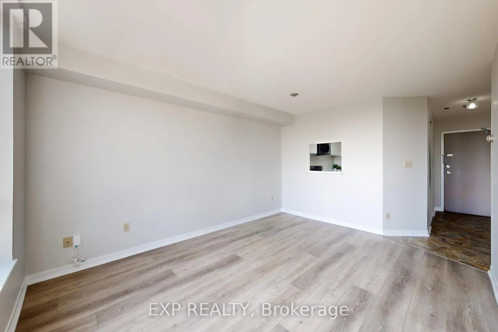 711 - 711 ROSSLAND ROAD E