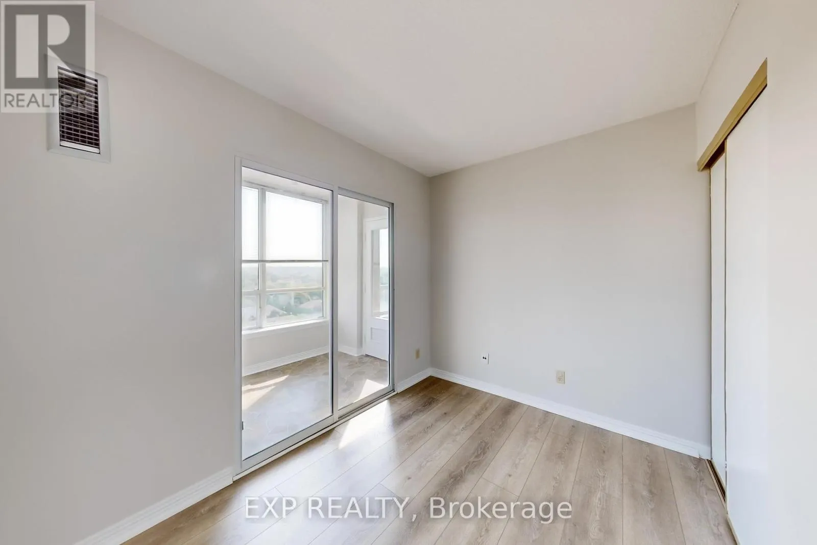 711 - 711 ROSSLAND ROAD E