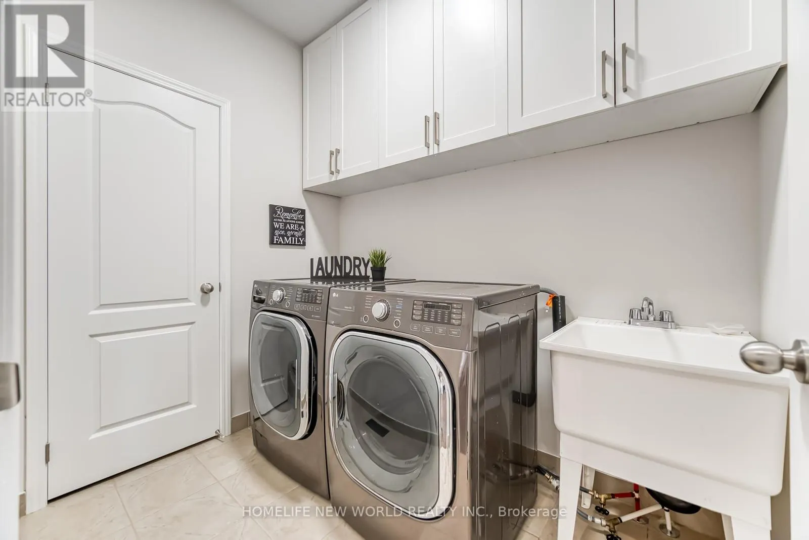 2437 EQUESTRIAN CRESCENT