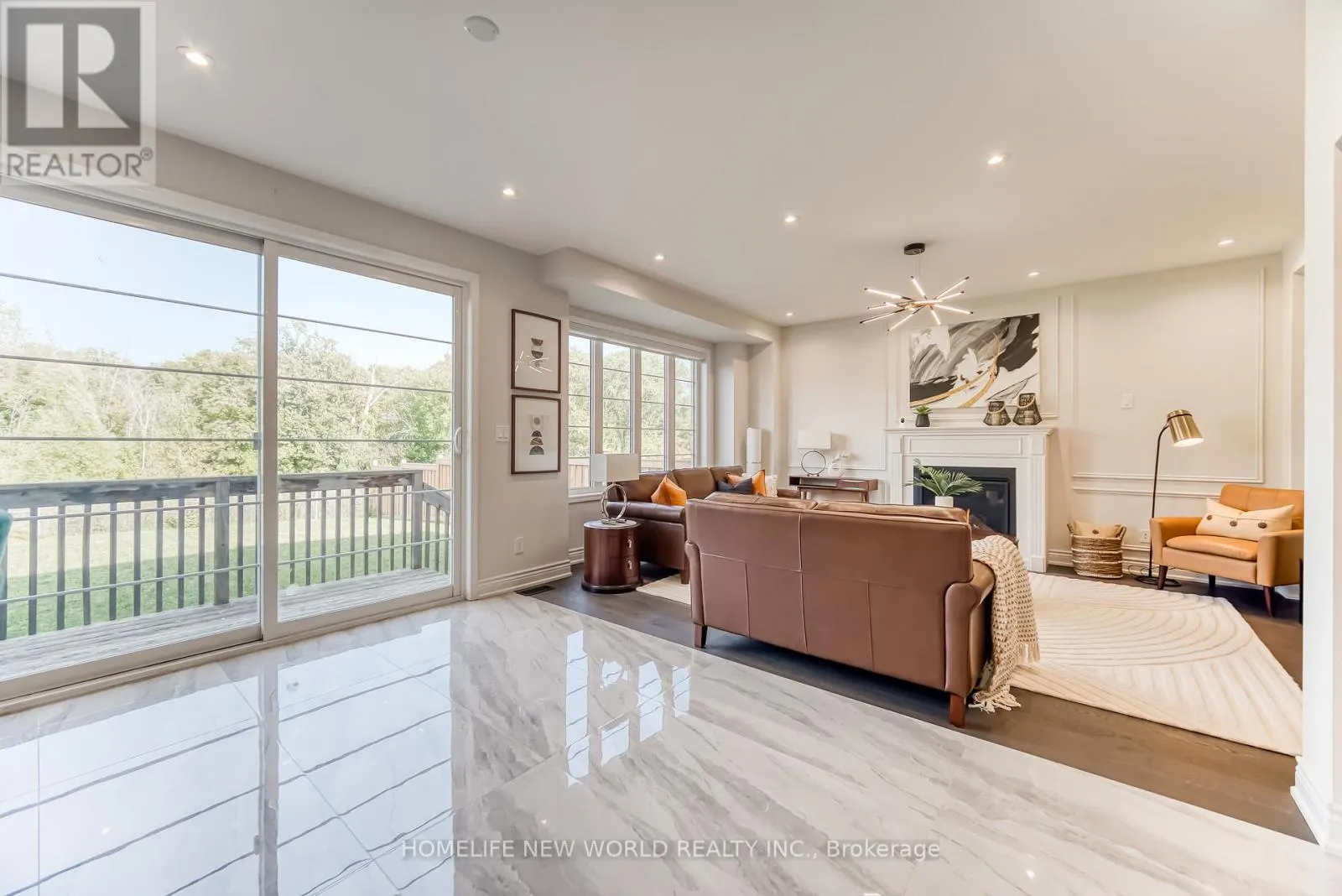 2437 EQUESTRIAN CRESCENT