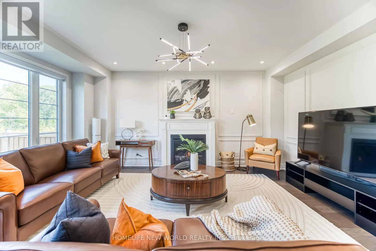 2437 EQUESTRIAN CRESCENT