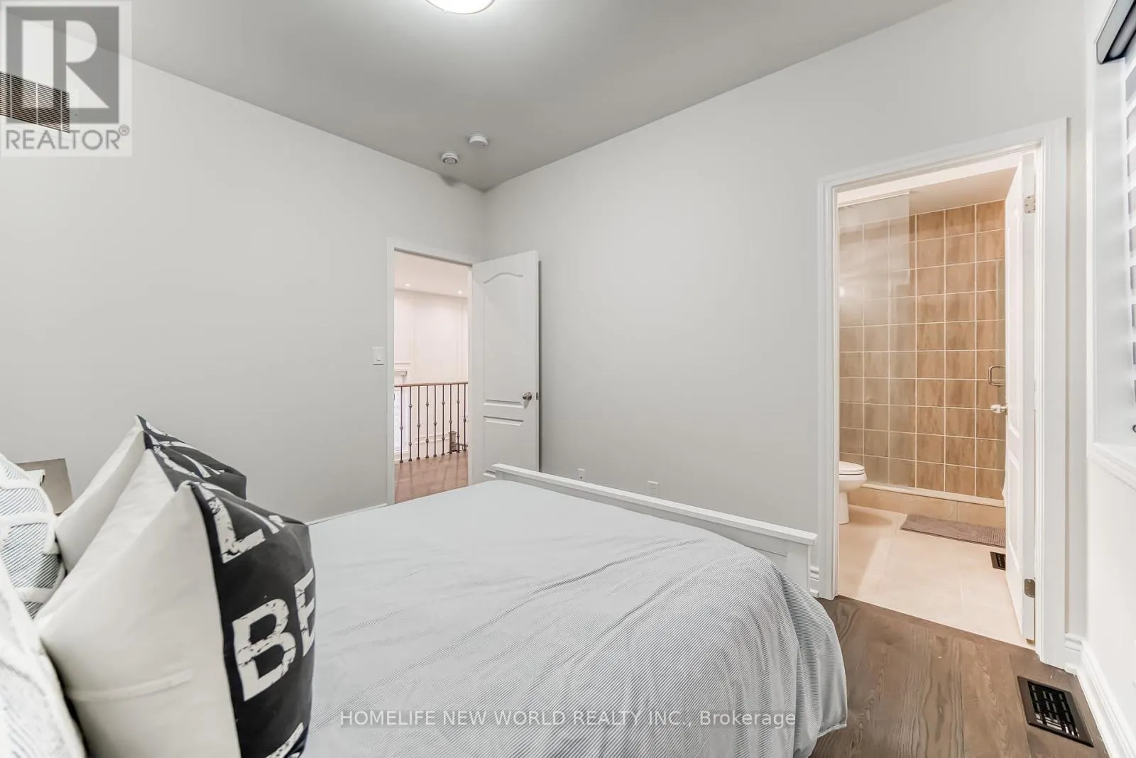 2437 EQUESTRIAN CRESCENT