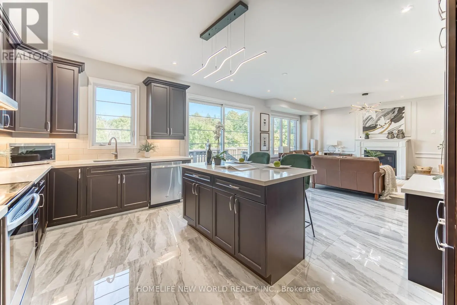2437 EQUESTRIAN CRESCENT
