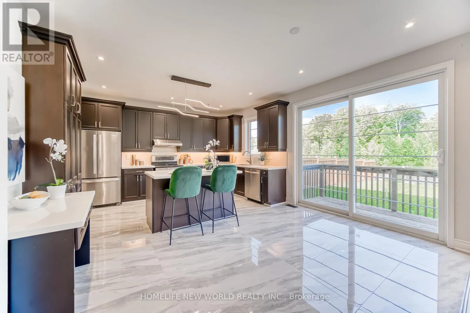 2437 EQUESTRIAN CRESCENT