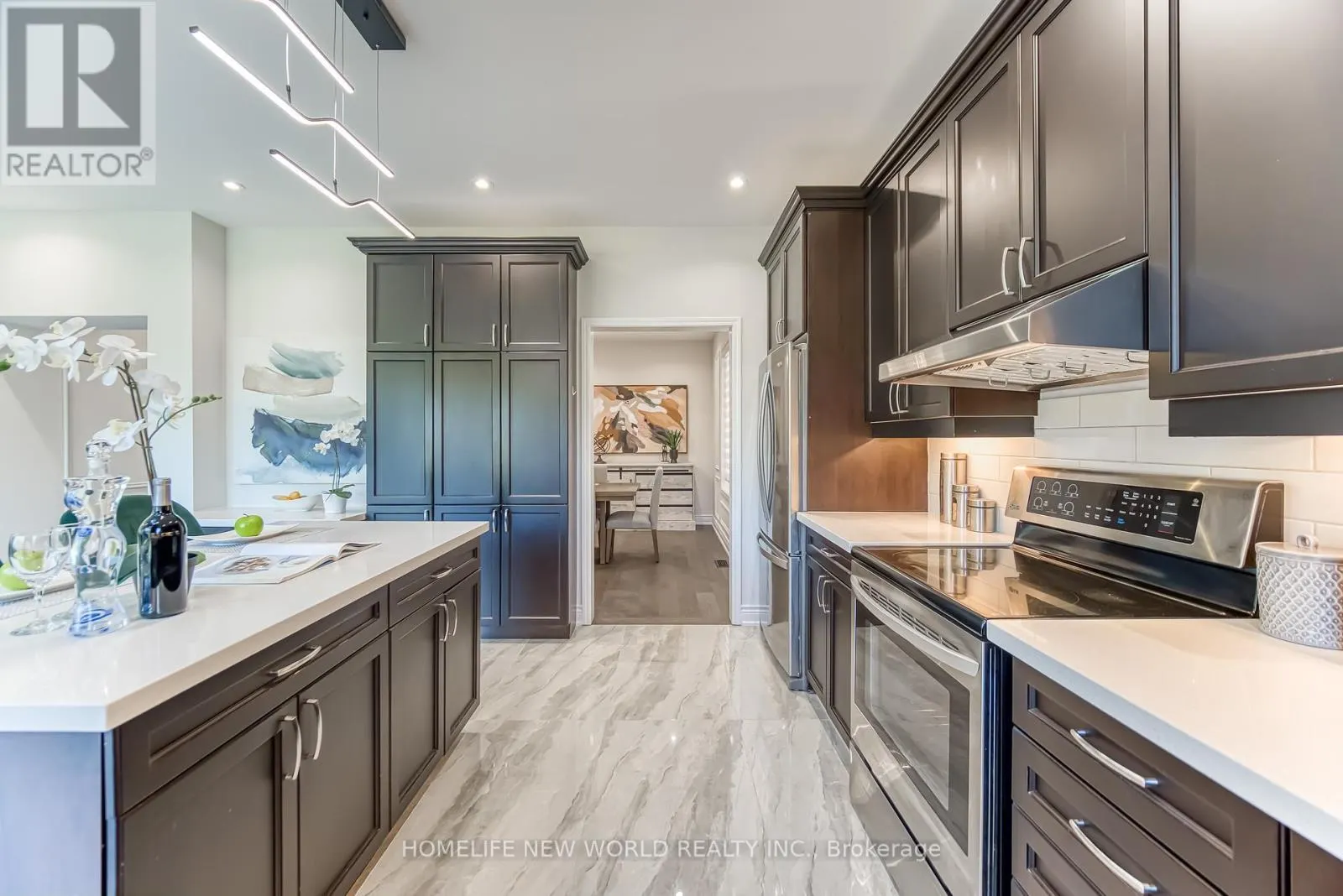 2437 EQUESTRIAN CRESCENT