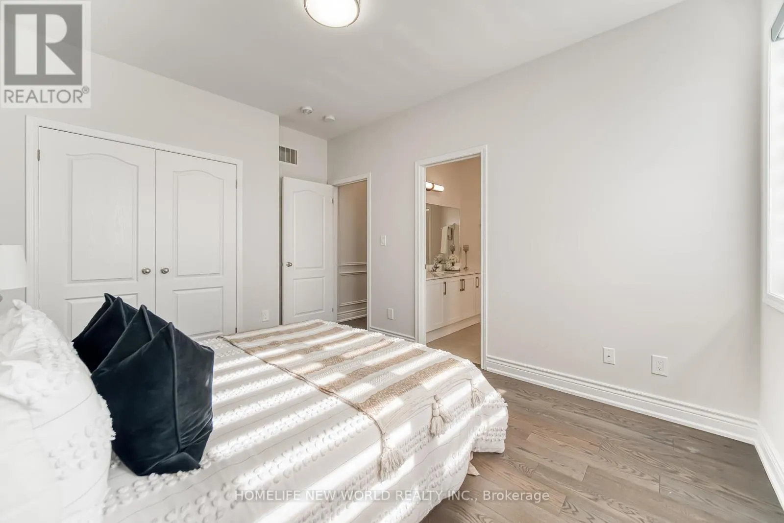 2437 EQUESTRIAN CRESCENT