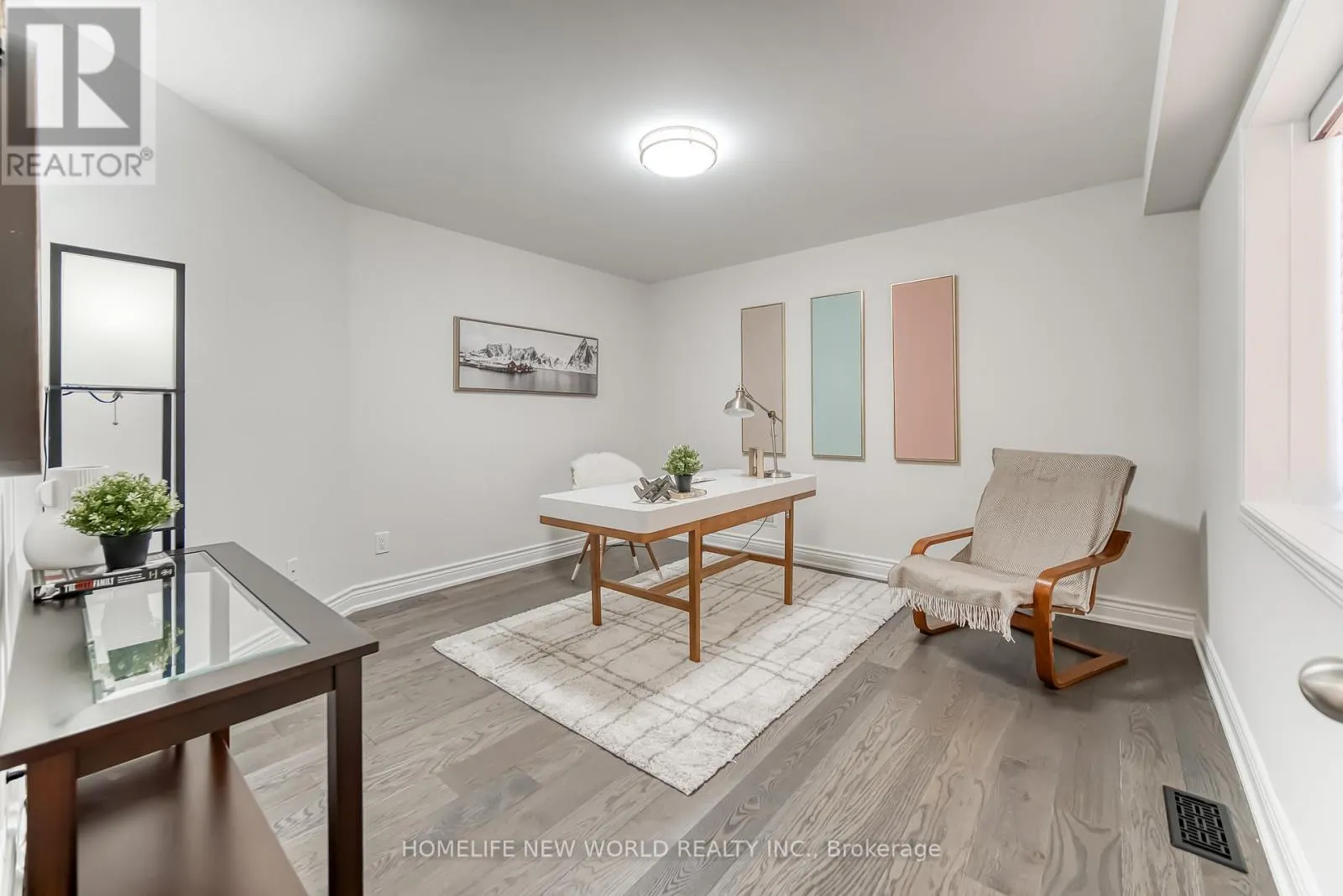 2437 EQUESTRIAN CRESCENT