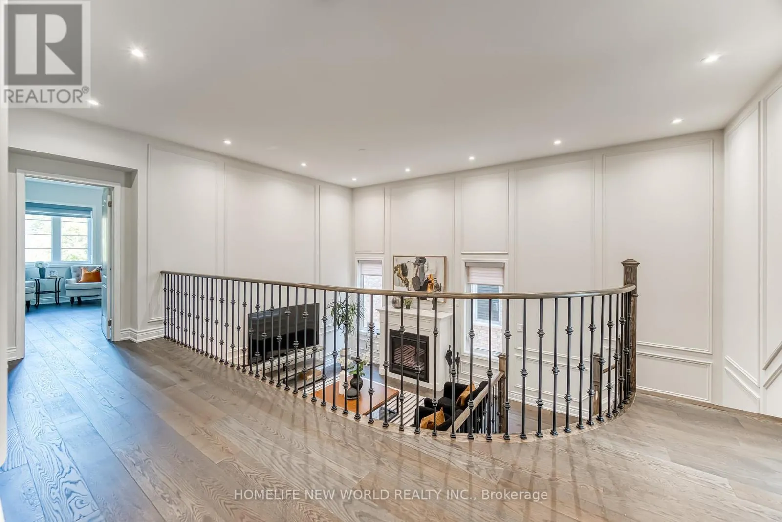 2437 EQUESTRIAN CRESCENT