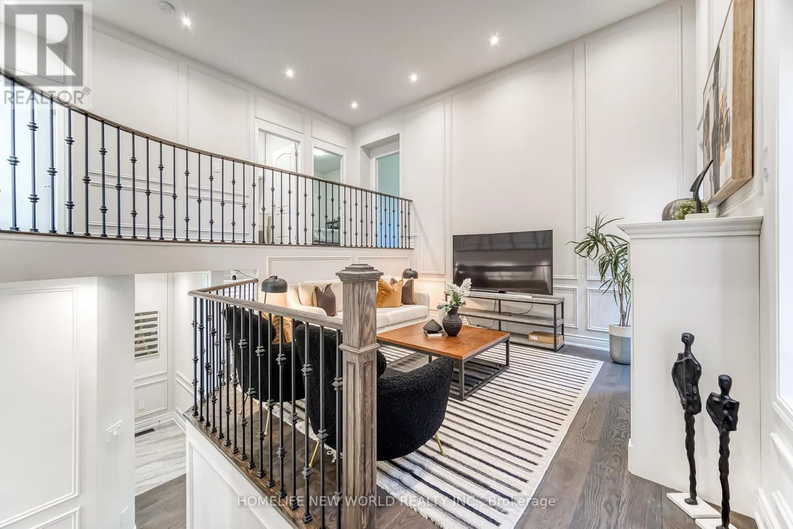 2437 EQUESTRIAN CRESCENT