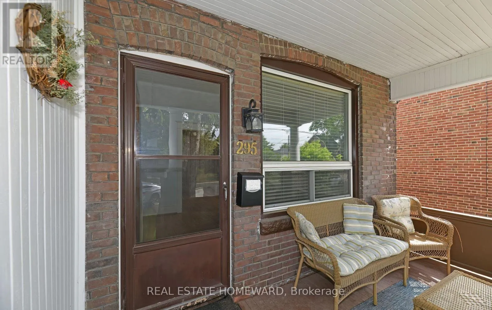 295 CHISHOLM AVENUE