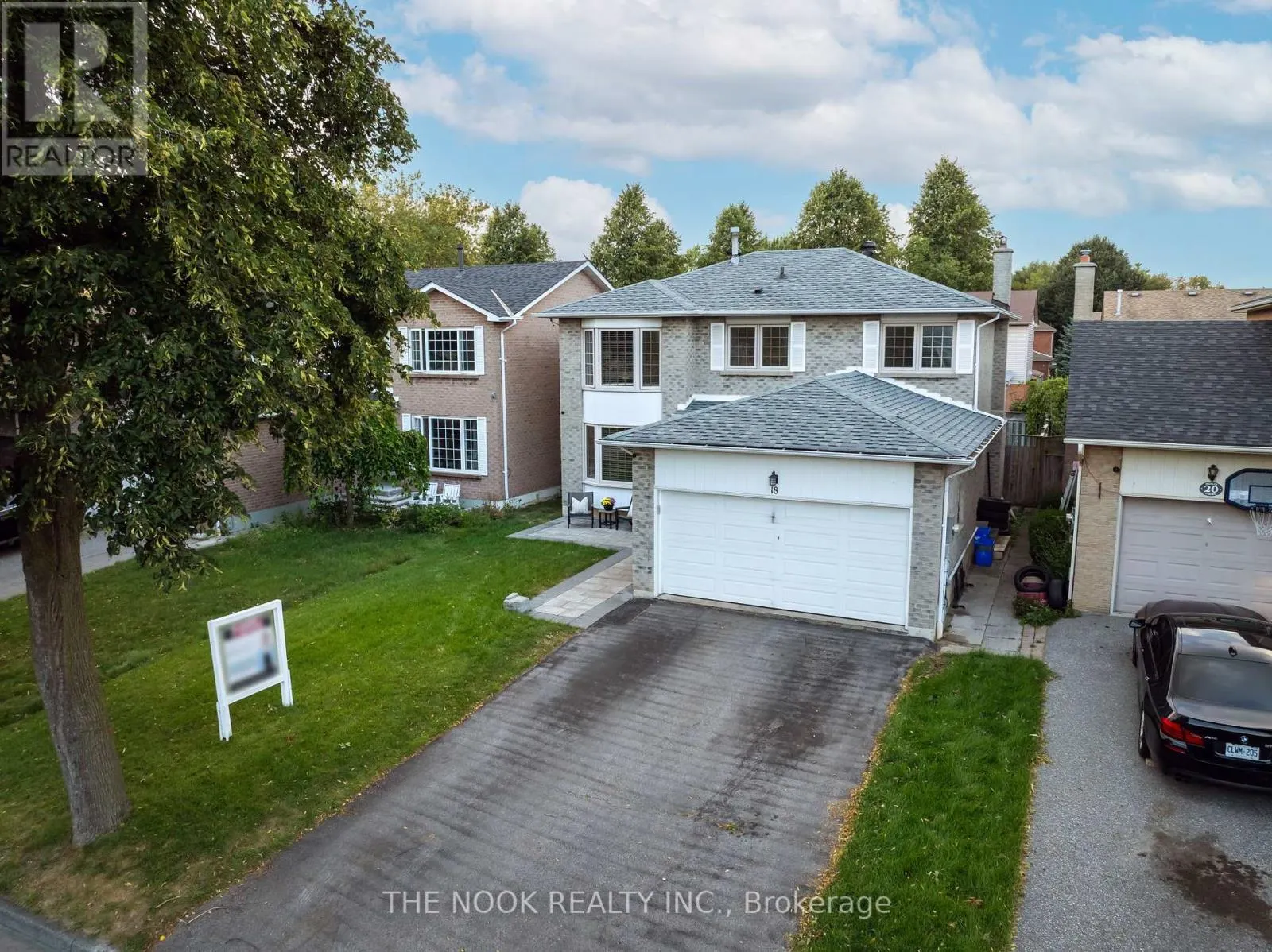 18 MOWAT COURT