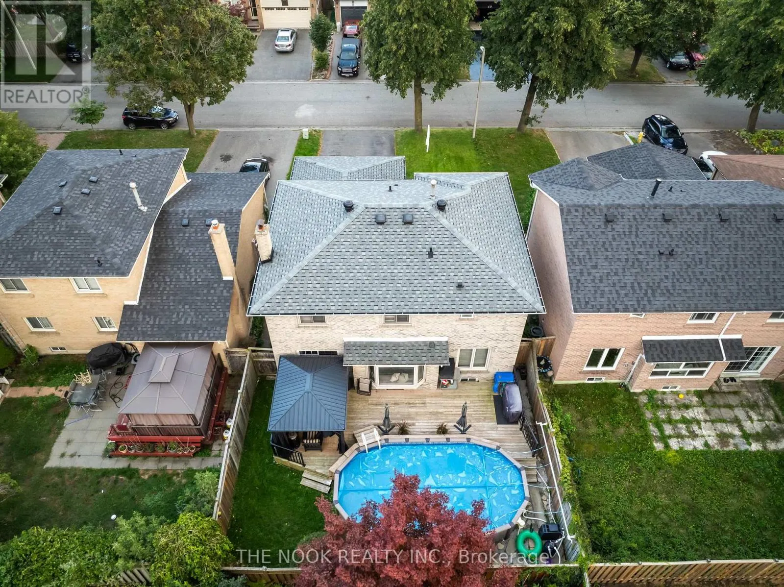 18 MOWAT COURT