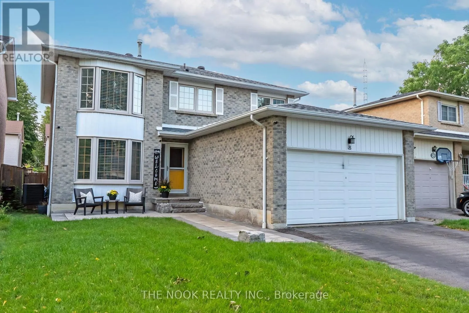 18 MOWAT COURT