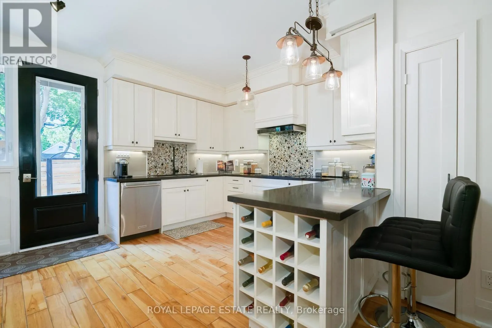 18 BASTEDO AVENUE
