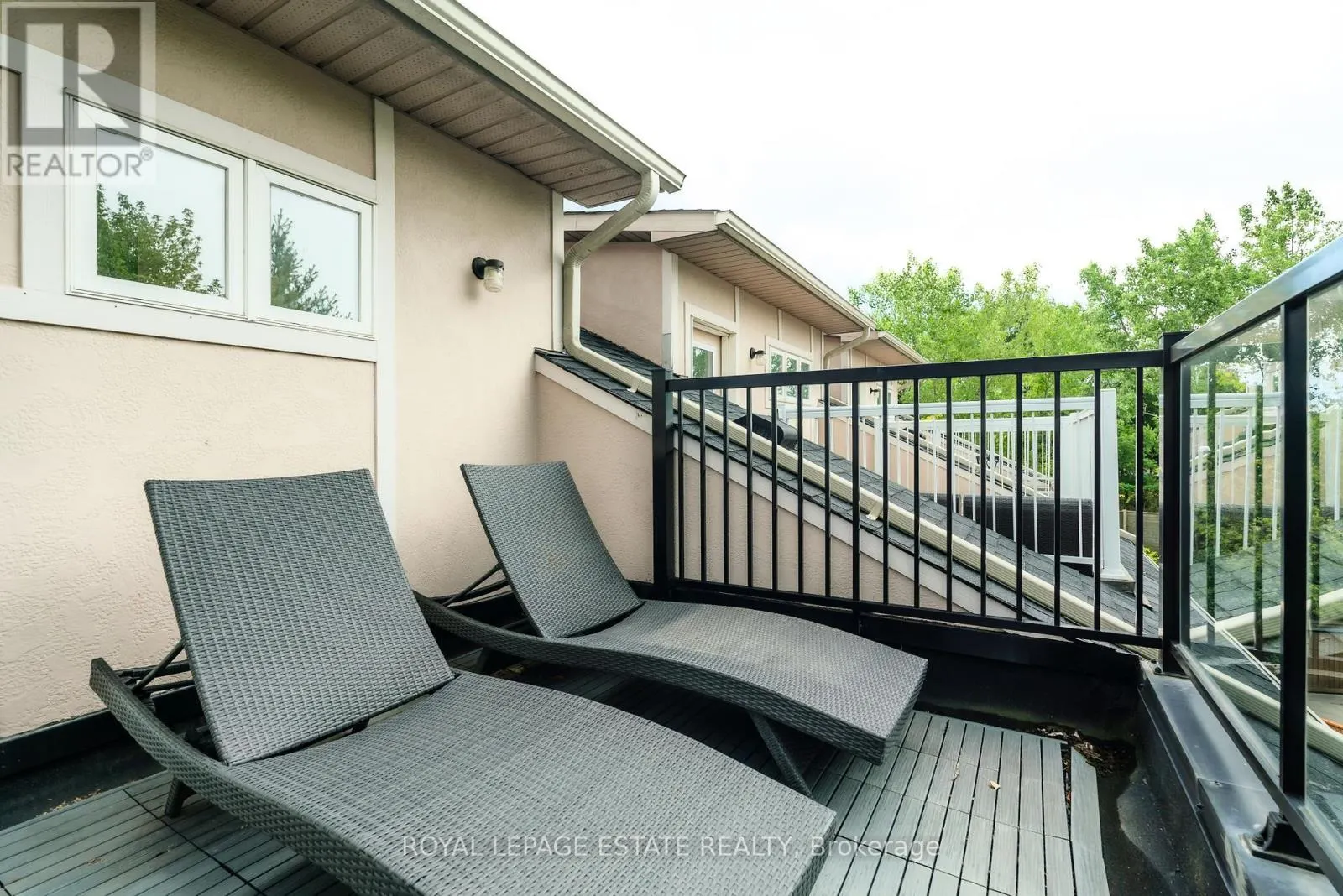 18 BASTEDO AVENUE