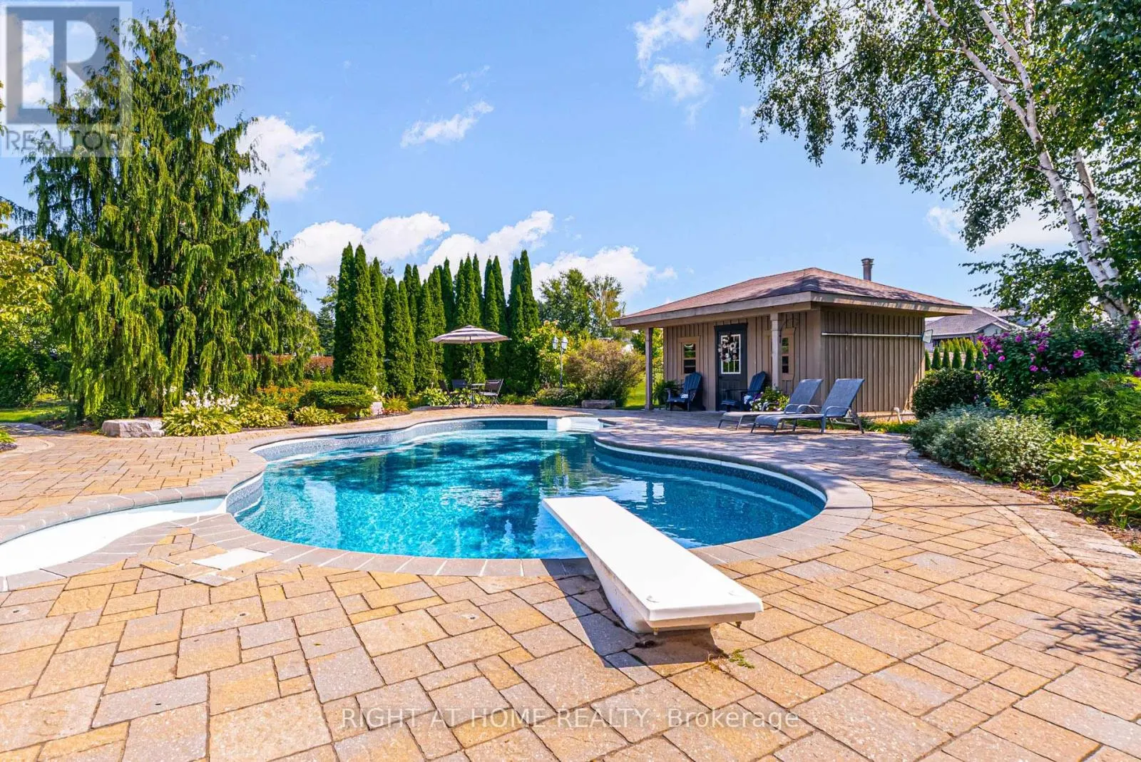 32 MIKELEN DRIVE