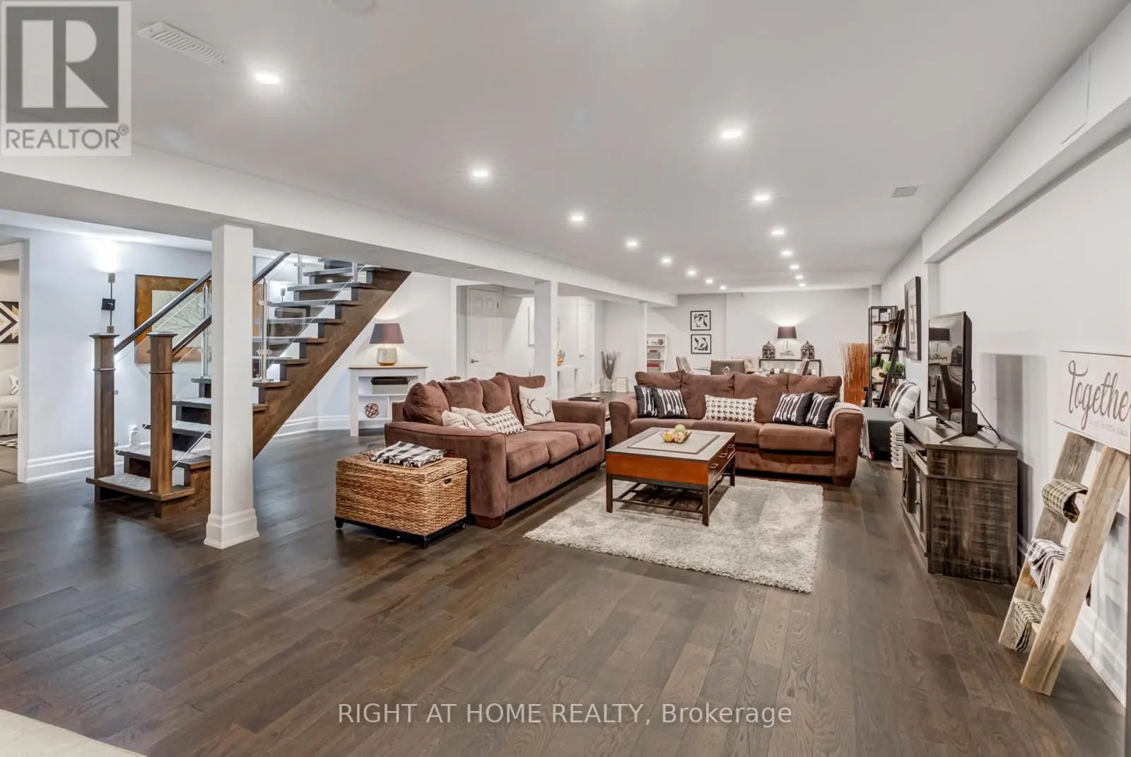 32 MIKELEN DRIVE