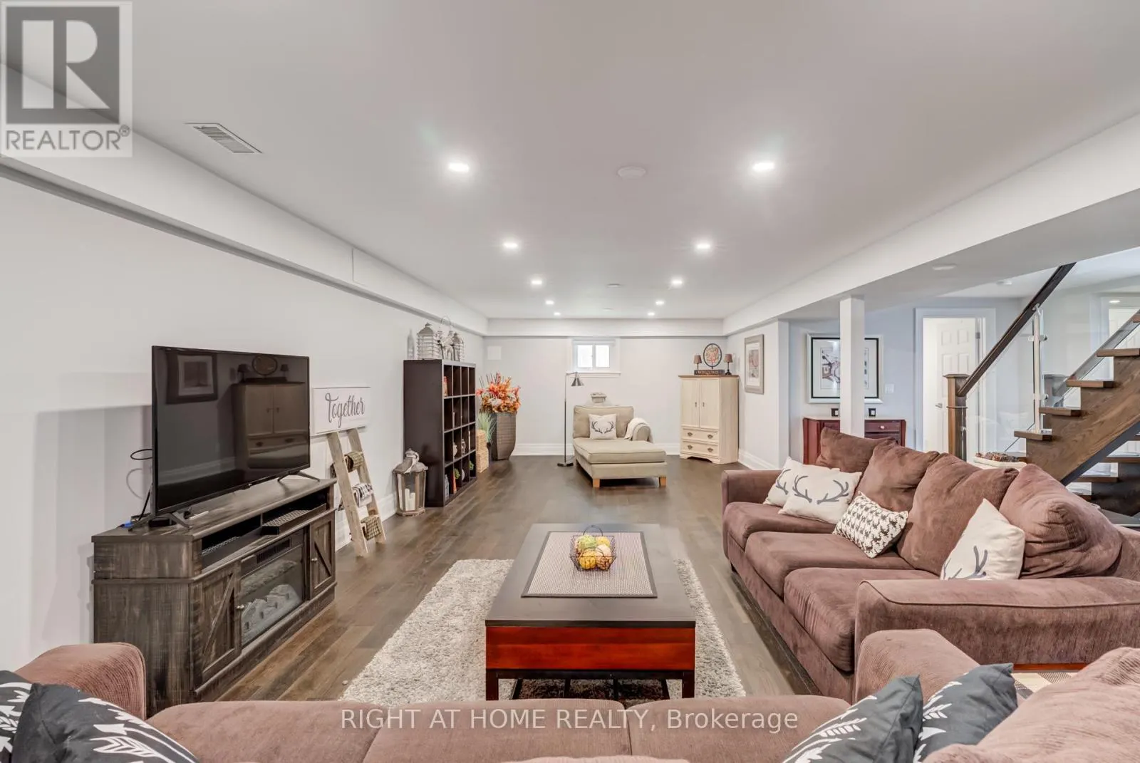 32 MIKELEN DRIVE