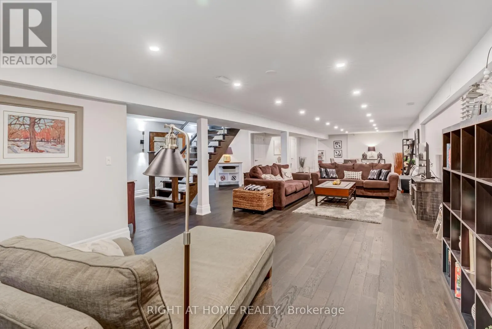 32 MIKELEN DRIVE
