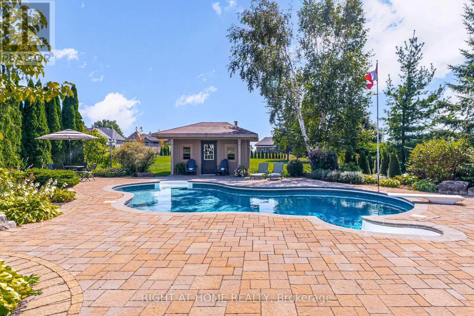 32 MIKELEN DRIVE