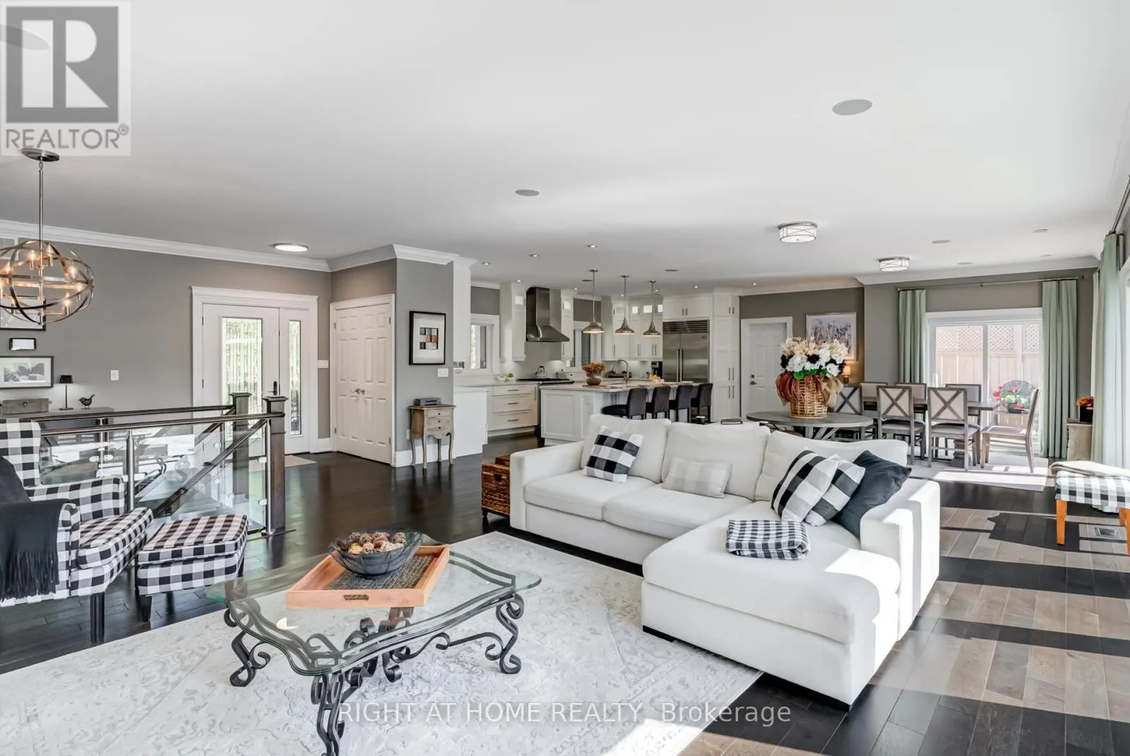 32 MIKELEN DRIVE