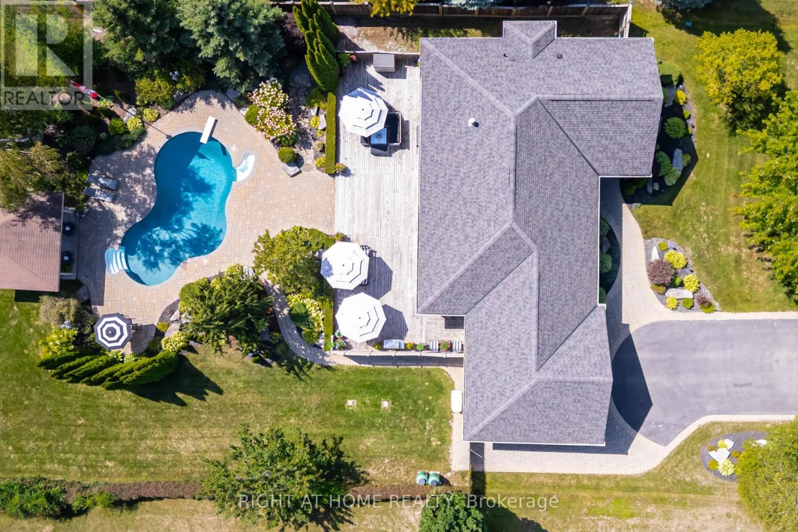 32 MIKELEN DRIVE