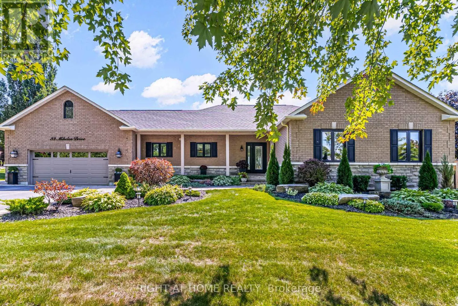 32 MIKELEN DRIVE