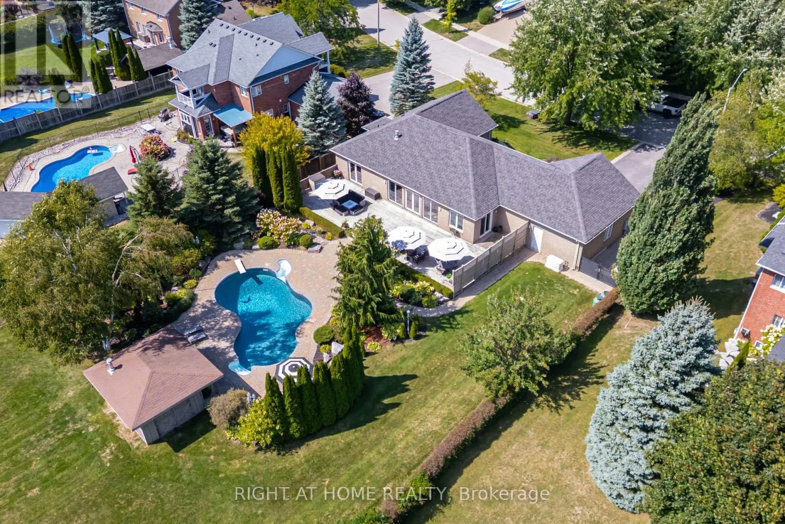 32 MIKELEN DRIVE