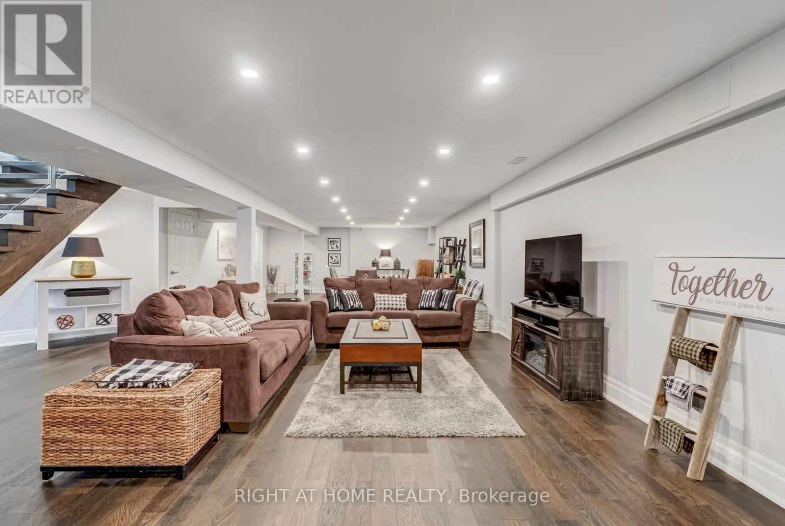 32 MIKELEN DRIVE