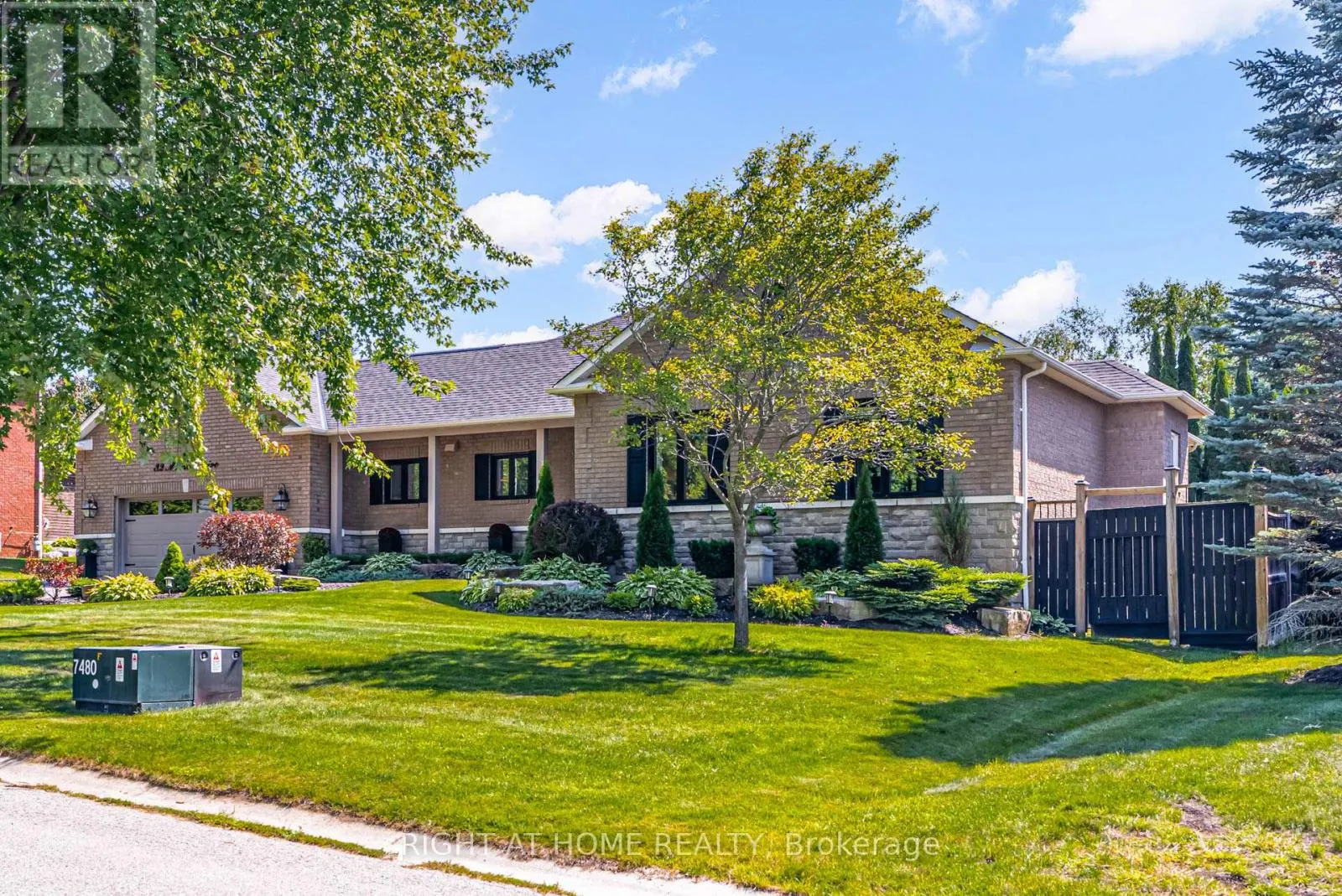 32 MIKELEN DRIVE