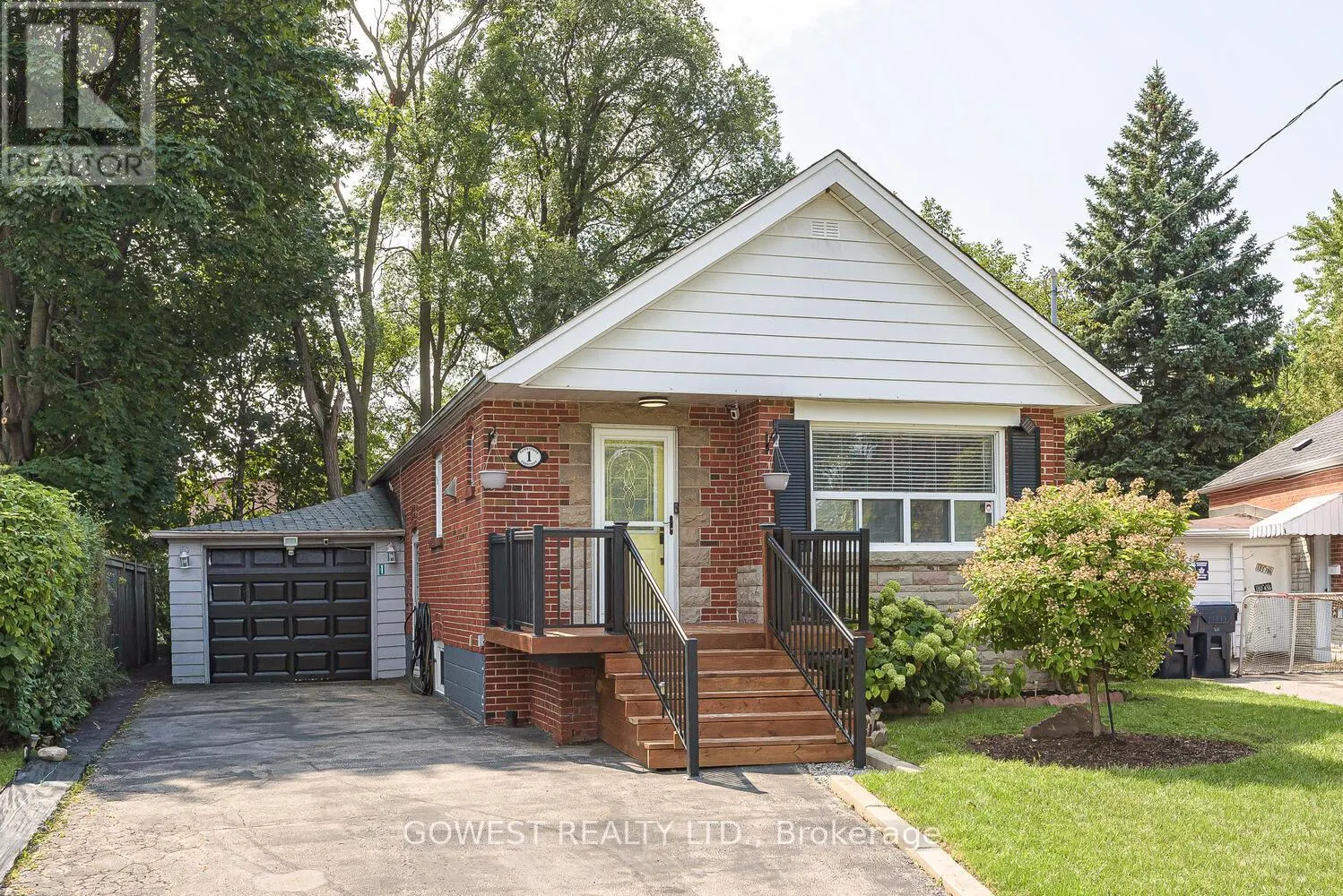 1 FAIRBOURNE CRESCENT