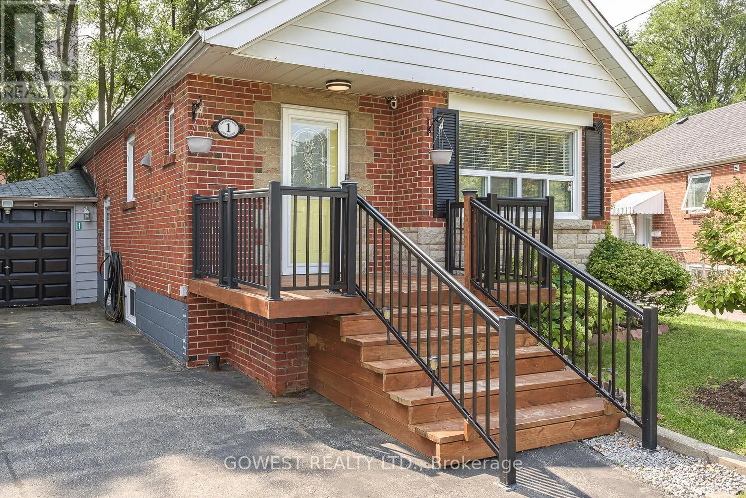 1 FAIRBOURNE CRESCENT