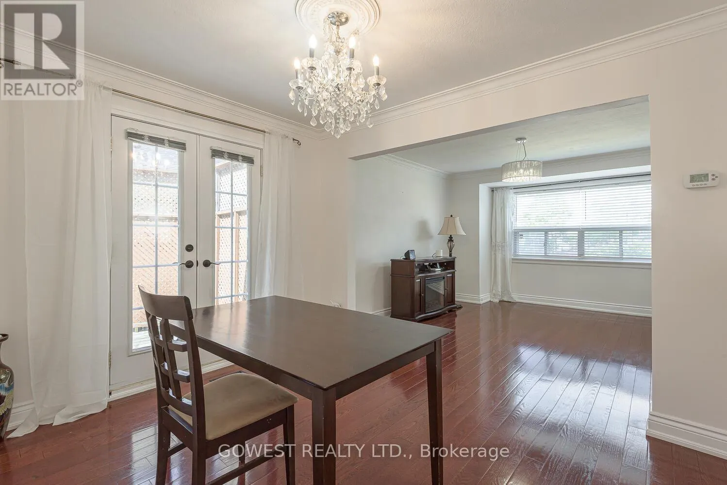 1 FAIRBOURNE CRESCENT