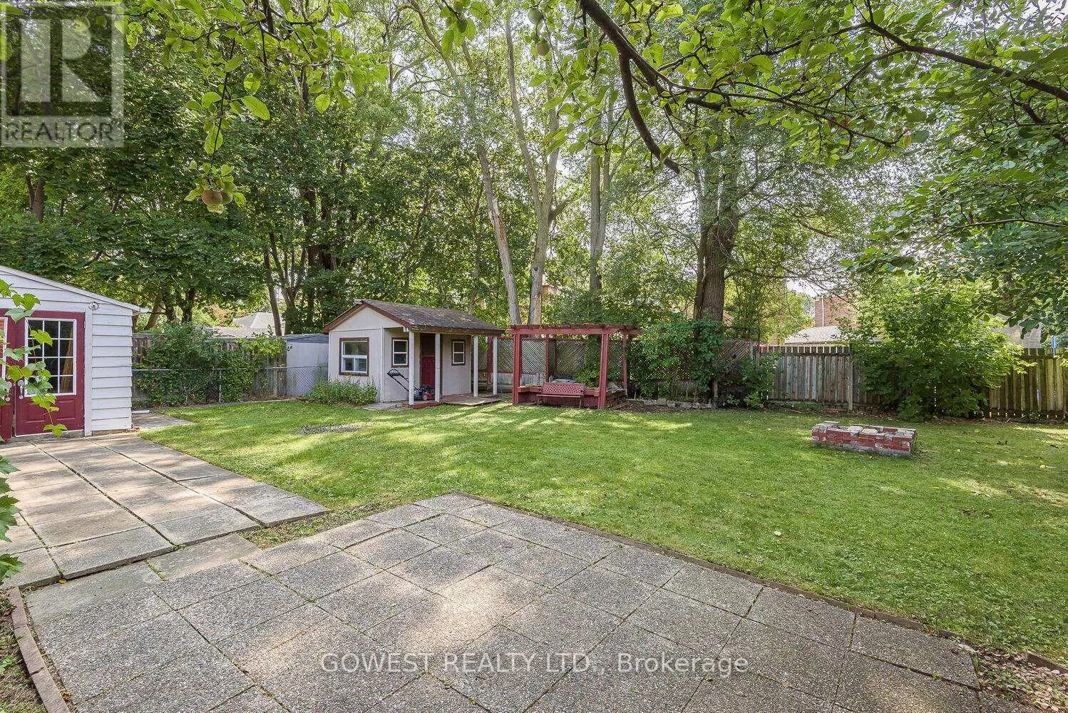 1 FAIRBOURNE CRESCENT