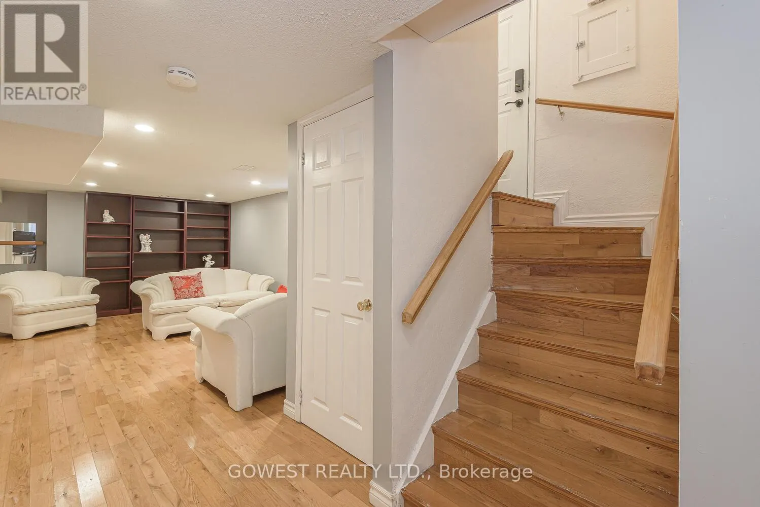 1 FAIRBOURNE CRESCENT